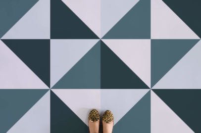 trinity-large-triangle-pattern-vinyl-flooring-blue-feet-flooring